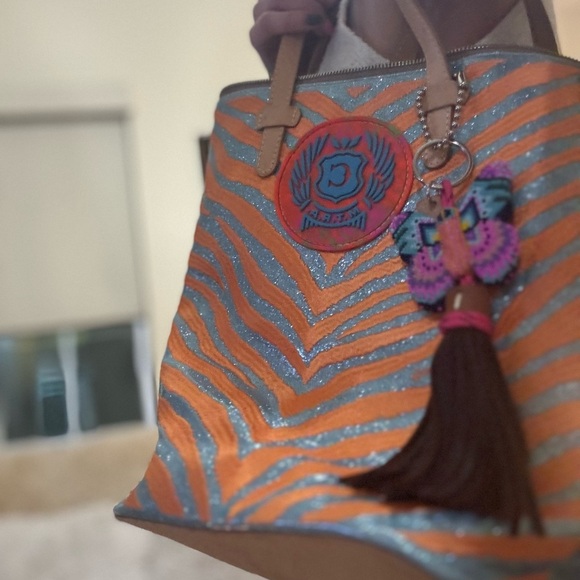 Consuela Lil Matt Sling tote with optional cross body strap, back strap - Picture 3 of 8